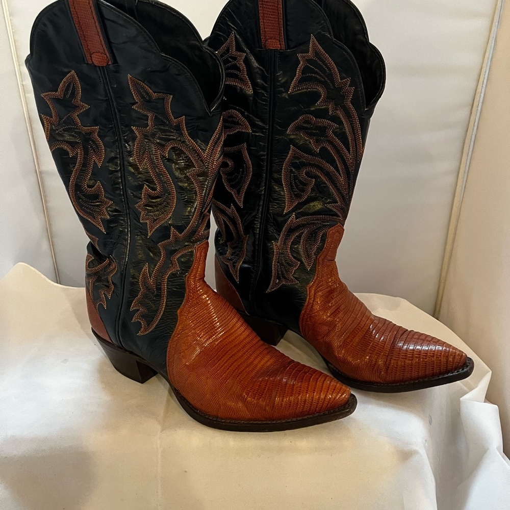 Authentic Tony Lama boots sz 8.5 women’s